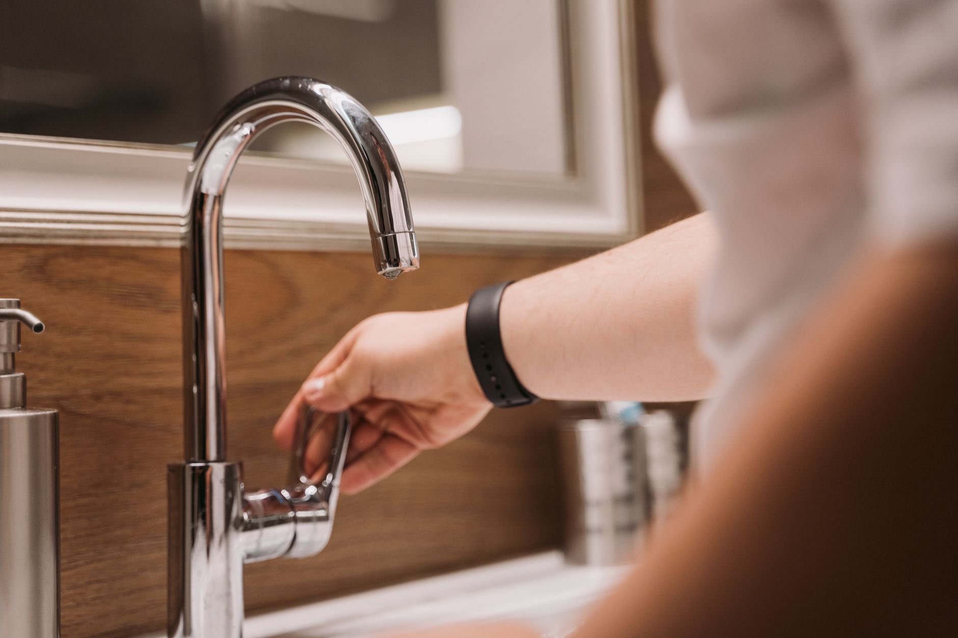 Améliorer la qualité de l'eau à la maison : conseils pratiques et solutions innovantes