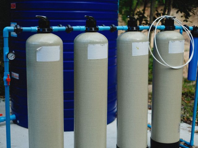 L’osmoseur : une solution fiable pour la qualité de l’eau à la maison ?